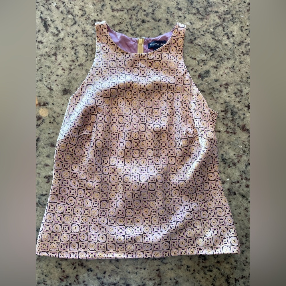Women’s Y2K pristine 100% silk Ann Taylor Geo print top size 4